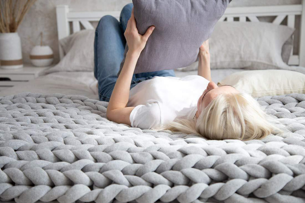 Threads & Metal™ Chunky Knitted Blanket - Threads and Metal 